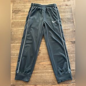 Nike joggers little boys size 6